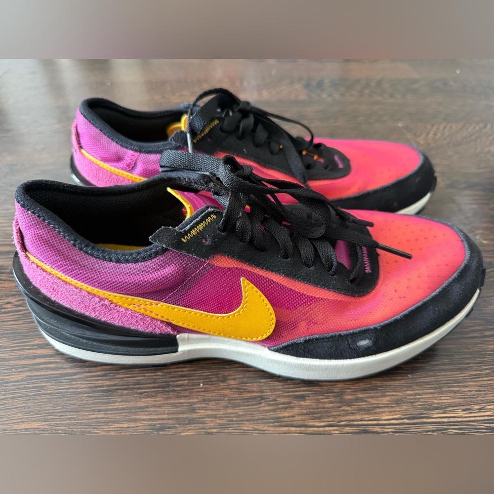 Like New Nike Waffle One sneakers 6.5Y